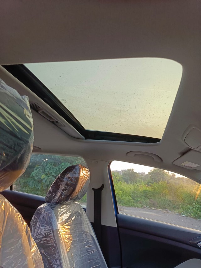 Second-hand 2023 Volkswagen Taigun 1.0 TSI Topline BSVI for sale in New Delhi-17