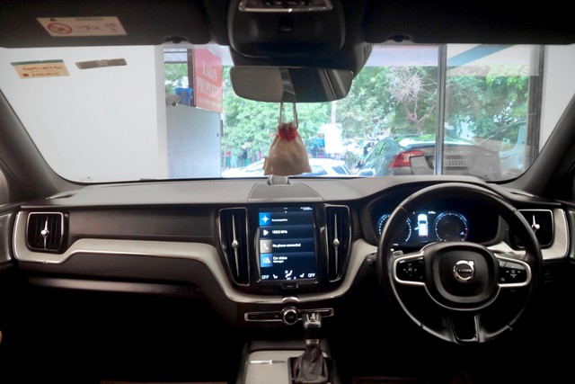 Second-hand 2018 Volvo XC60 Inscription D5 BSIV for sale in New Delhi-12