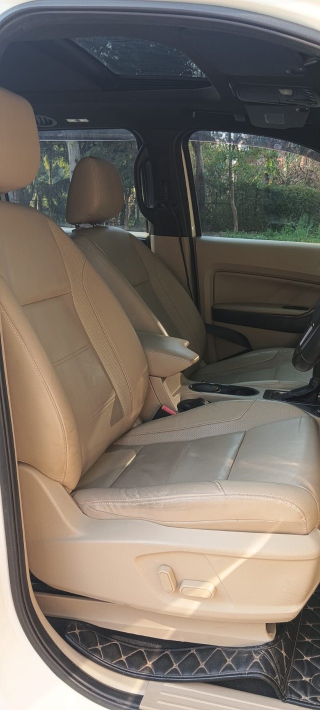 Second-hand 2017 Ford Endeavour 3.2 Titanium AT 4X4 for sale in New Delhi-12