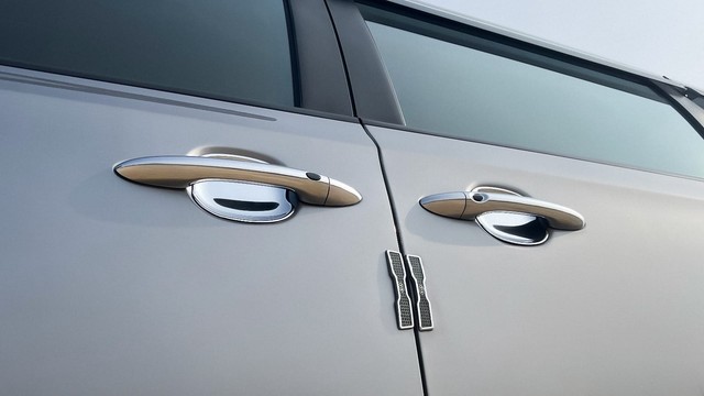 Second-hand 2021 Kia Carnival Premium for sale in New Delhi-35