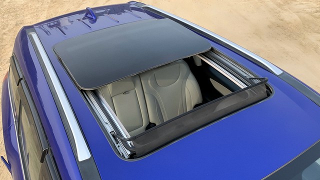 Second-hand 2023 Mahindra XUV700 AX7 7Str AT for sale in New Delhi-33