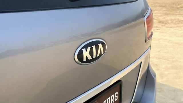Second-hand 2021 Kia Carnival Premium for sale in New Delhi-37