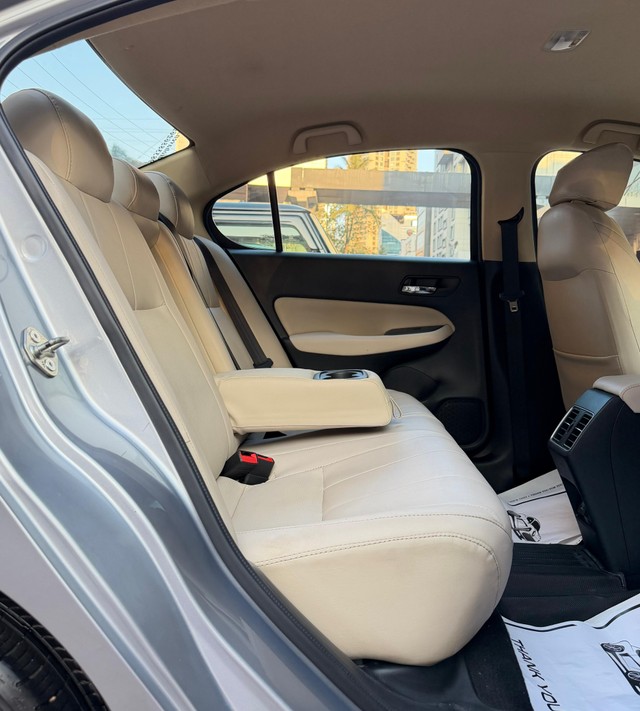 Second-hand 2021 Honda City V CVT for sale in Mumbai-10