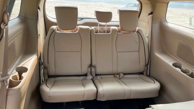 Second-hand 2021 Kia Carnival Premium for sale in New Delhi-10