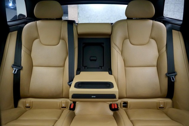 Second-hand 2018 Volvo XC60 Inscription D5 BSIV for sale in New Delhi-18