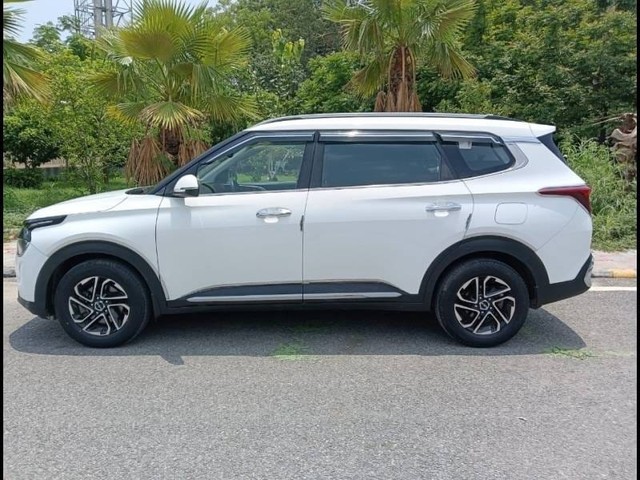 Second-hand 2022 Kia Carens Luxury Plus Diesel 7Str BSVI for sale in New Delhi