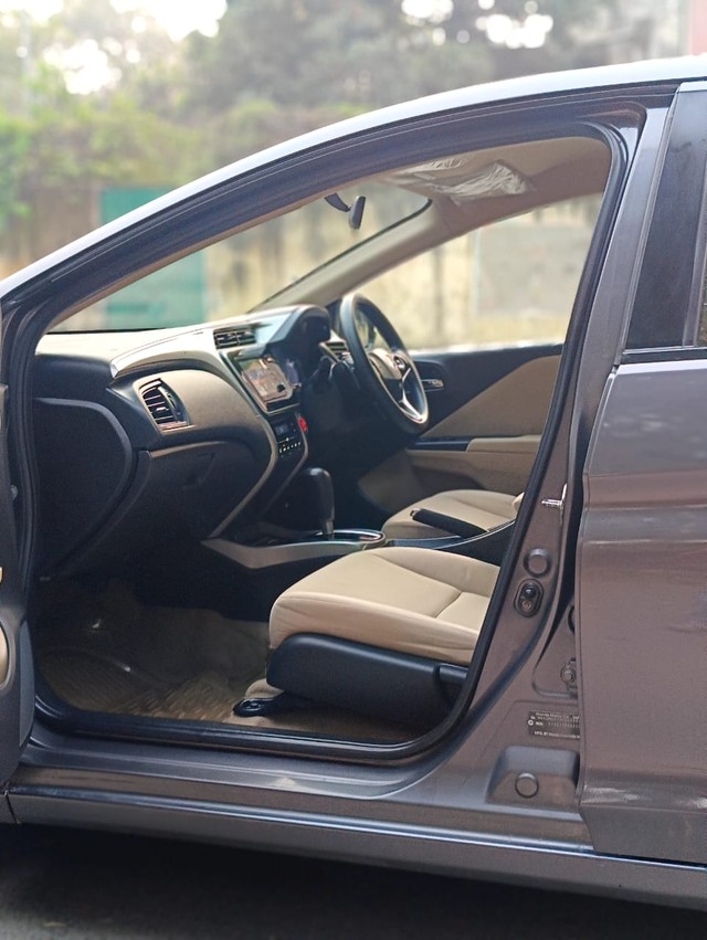 Second-hand 2019 Honda City i-VTEC CVT V for sale in New Delhi-12