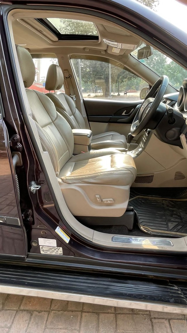 Second-hand 2016 Mahindra XUV500 AT W10 FWD for sale in New Delhi-12