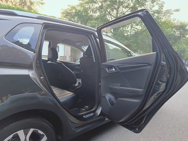 Second-hand 2018 Honda WR-V i-VTEC S for sale in New Delhi-14