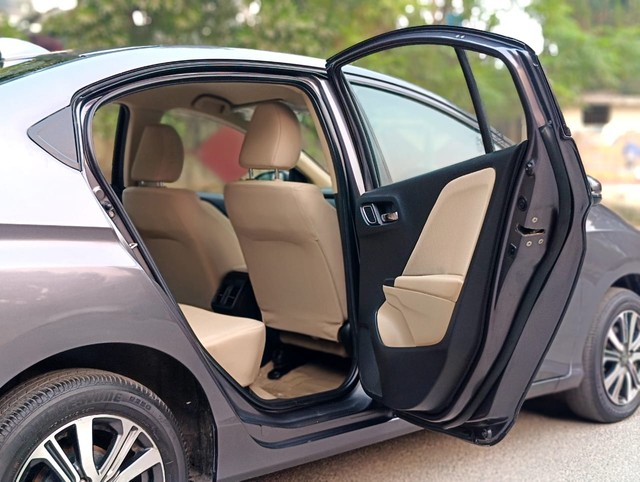 Second-hand 2019 Honda City i-VTEC CVT V for sale in New Delhi-17