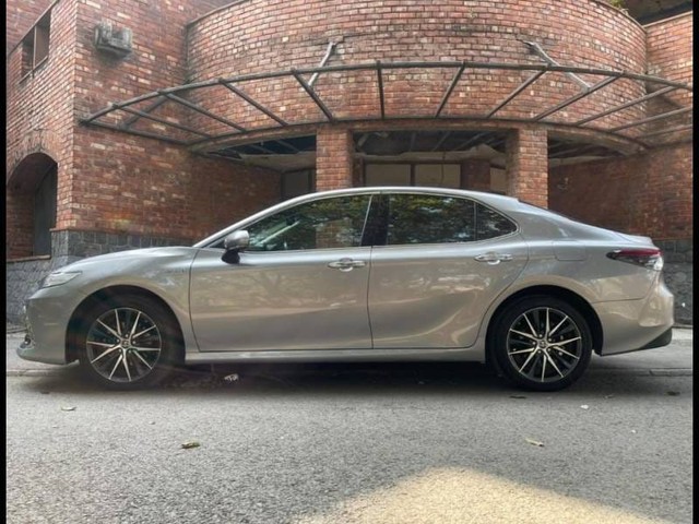 Second-hand 2024 Toyota Camry 2.5 Hybrid for sale in New Delhi-2