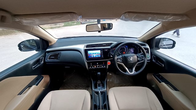 Second-hand 2019 Honda City i-VTEC CVT V for sale in New Delhi-18