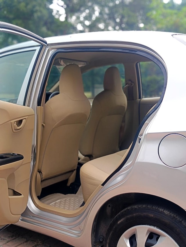 Second-hand 2017 Honda Amaze E i-VTEC for sale in New Delhi-12