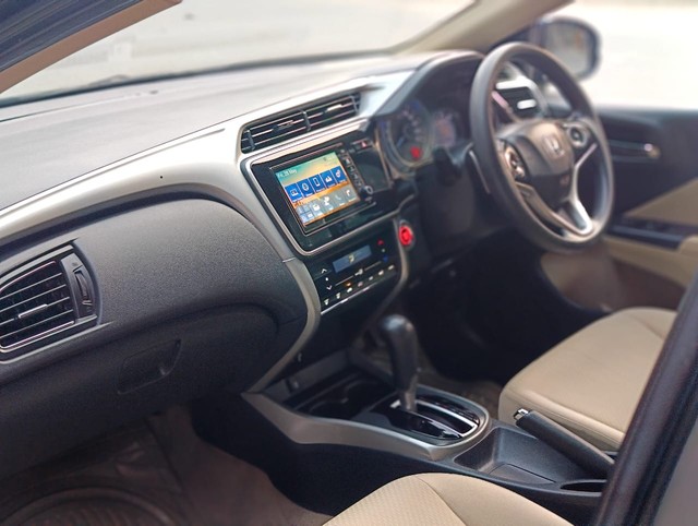 Second-hand 2019 Honda City i-VTEC CVT V for sale in New Delhi-13