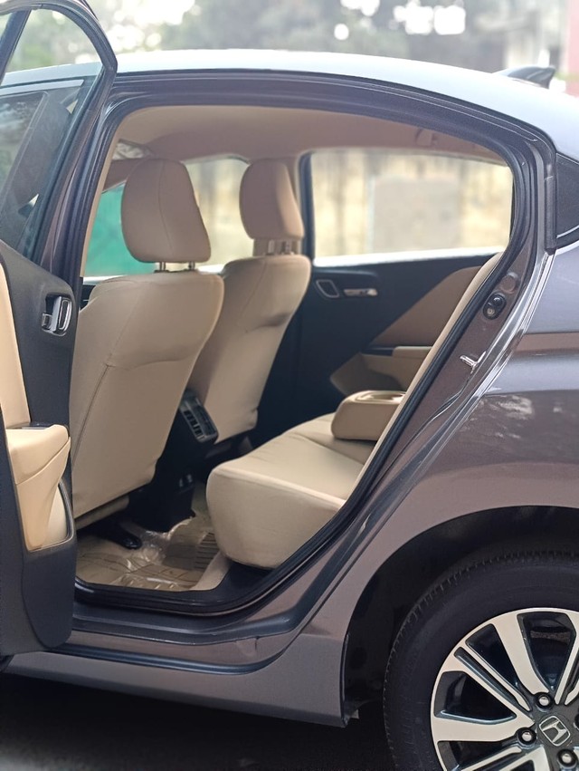 Second-hand 2019 Honda City i-VTEC CVT V for sale in New Delhi-15