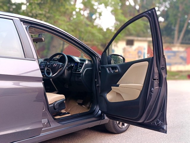 Second-hand 2019 Honda City i-VTEC CVT V for sale in New Delhi-20