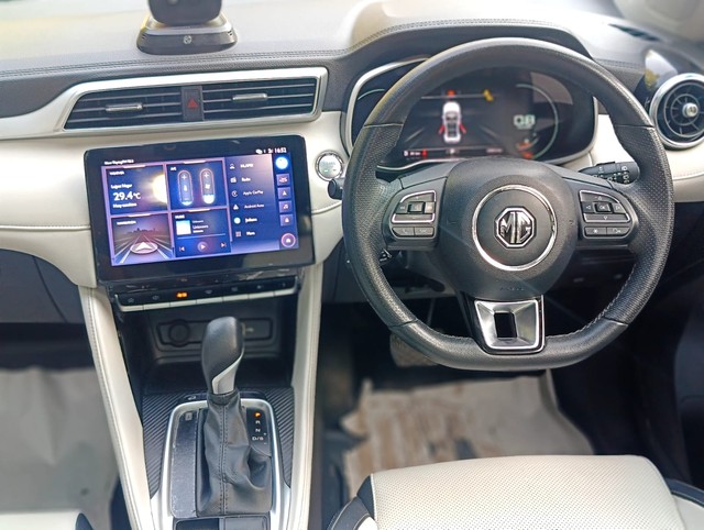 Second-hand 2022 MG Astor Sharp CVT BSVI for sale in New Delhi-18