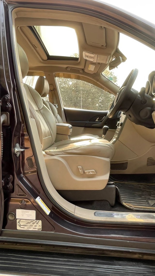 Second-hand 2016 Mahindra XUV500 AT W10 FWD for sale in New Delhi-8