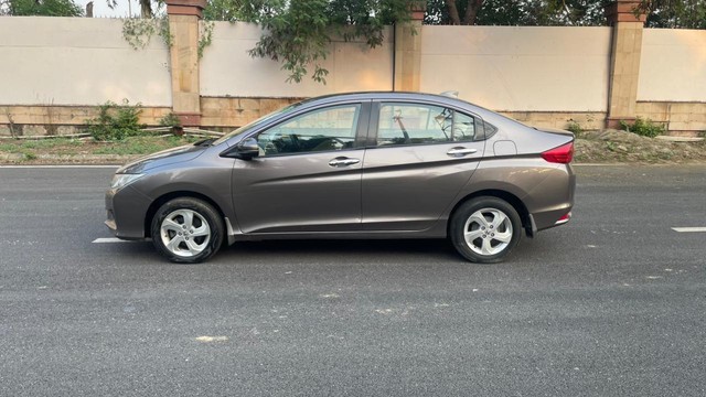 Second-hand 2016 Honda City i VTEC V for sale in New Delhi-4