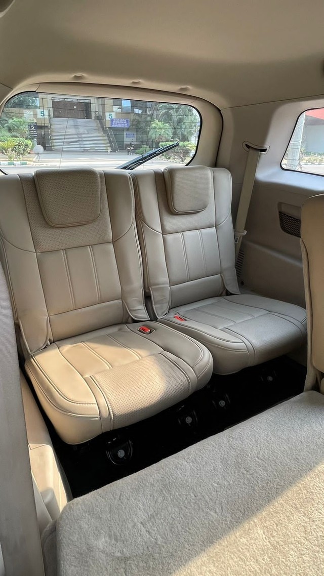 Second-hand 2016 Mahindra XUV500 AT W10 FWD for sale in New Delhi-5