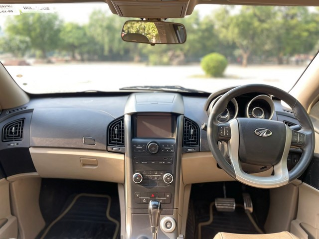 Second-hand 2016 Mahindra XUV500 AT W10 FWD for sale in New Delhi-11