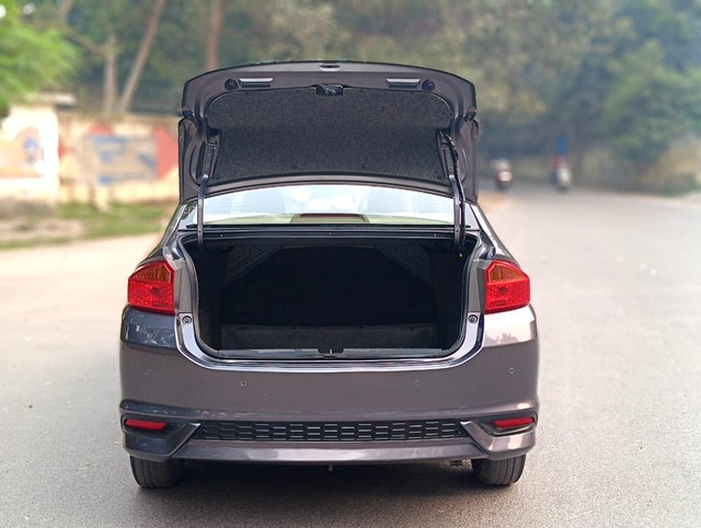 Second-hand 2019 Honda City i-VTEC CVT V for sale in New Delhi-21