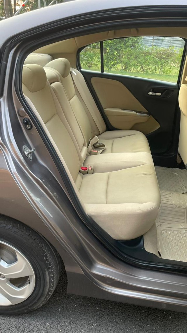 Second-hand 2016 Honda City i VTEC V for sale in New Delhi-14