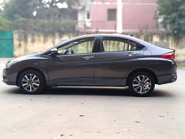 Second-hand 2019 Honda City i-VTEC CVT V for sale in New Delhi-3