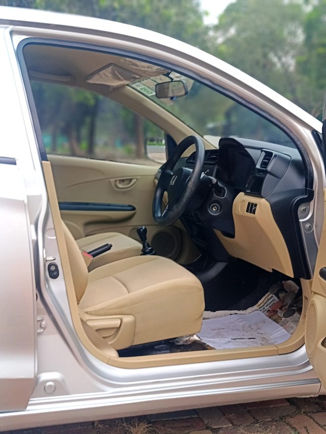 Second-hand 2017 Honda Amaze E i-VTEC for sale in New Delhi-16