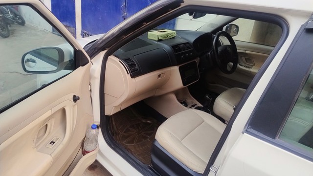 Second-hand 2011 Skoda Fabia 1.2L Diesel Elegance for sale in Hyderabad-8