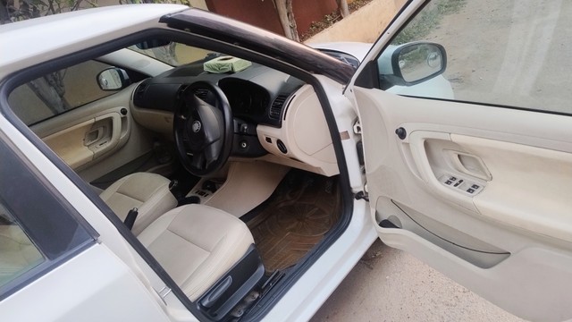 Second-hand 2011 Skoda Fabia 1.2L Diesel Elegance for sale in Hyderabad-6