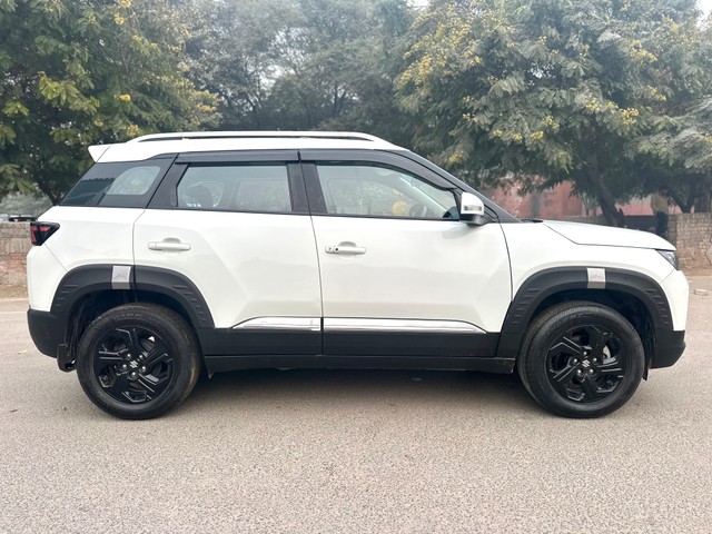 Second-hand 2024 Maruti Brezza Zxi AT for sale in New Delhi-1