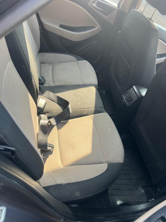 Second-hand 2014 Hyundai i20 Asta 1.2 for sale in Thane-9