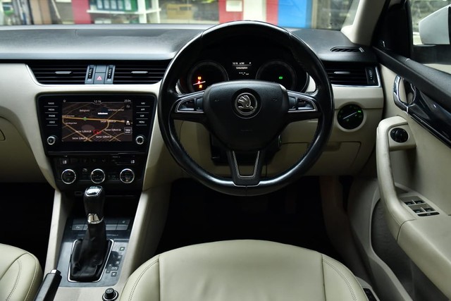 Skoda Octavia 1.8 TSI AT L K Second-hand 2018 Skoda Octavia 1.8 TSI AT L K for sale in Kolkata-16