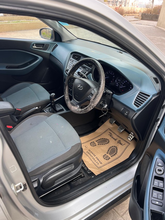 Second-hand 2016 Hyundai i20 Active 1.2 S for sale in Thane-5