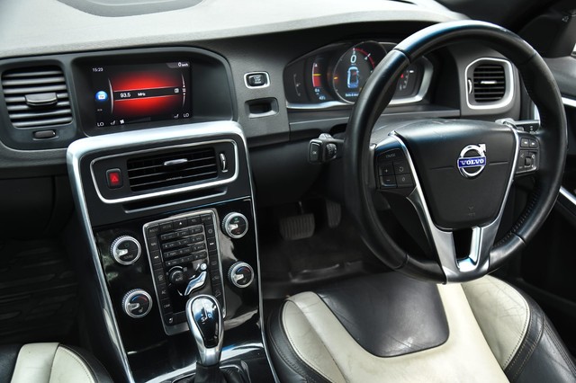 Second-hand 2017 Volvo S60 Cross Country D4 AWD BSIV for sale in Kolkata-10