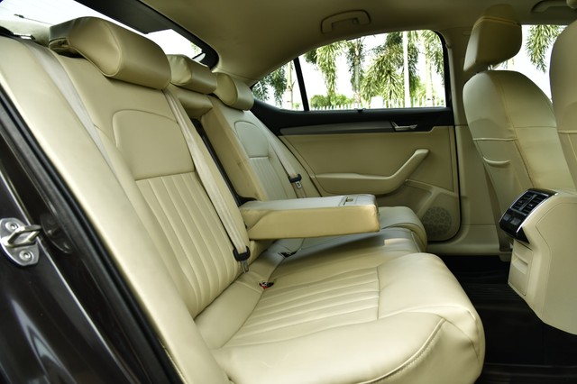 Second-hand 2018 Skoda Superb Style 2.0 TDI AT for sale in Kolkata-13