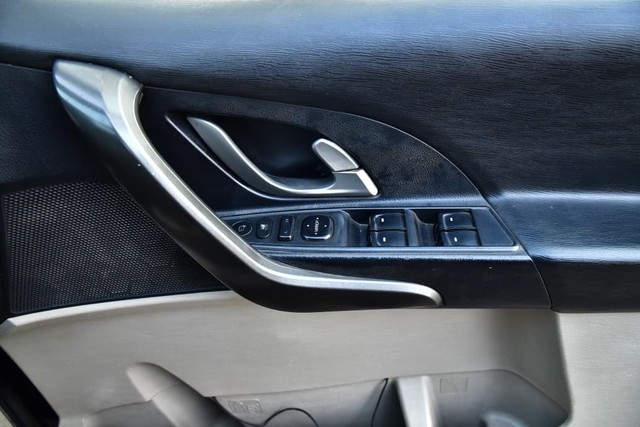 Second-hand 2017 Mahindra XUV500 R W10 FWD for sale in Kolkata-19