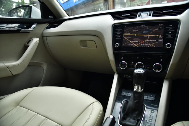 Skoda Octavia 1.8 TSI AT L K Second-hand 2018 Skoda Octavia 1.8 TSI AT L K for sale in Kolkata-19