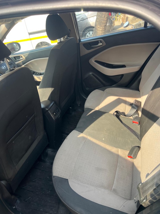 Second-hand 2014 Hyundai i20 Asta 1.2 for sale in Thane-10