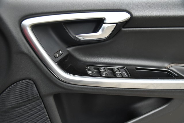 Second-hand 2017 Volvo S60 Cross Country D4 AWD BSIV for sale in Kolkata-17