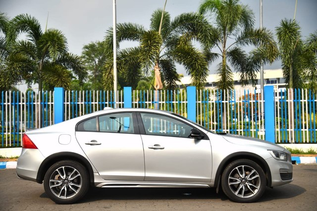 Second-hand 2017 Volvo S60 Cross Country D4 AWD BSIV for sale in Kolkata-1