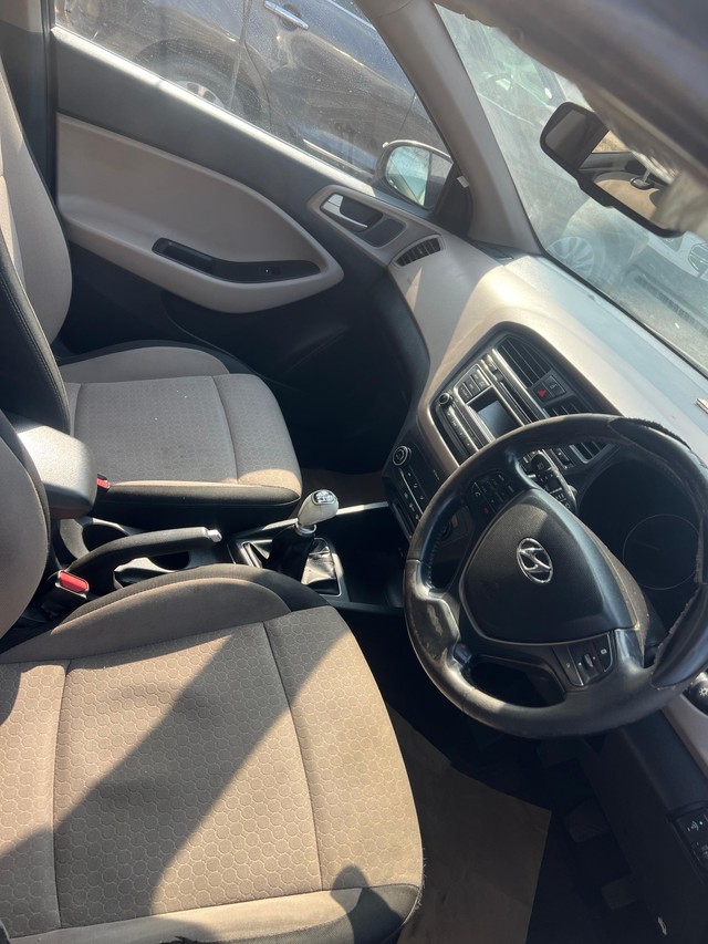 Second-hand 2014 Hyundai i20 Asta 1.2 for sale in Thane-3