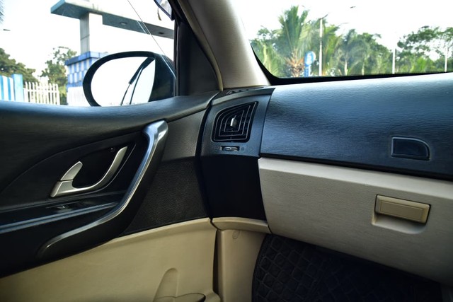 Second-hand 2017 Mahindra XUV500 R W10 FWD for sale in Kolkata-15