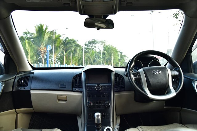 Second-hand 2017 Mahindra XUV500 R W10 FWD for sale in Kolkata-17