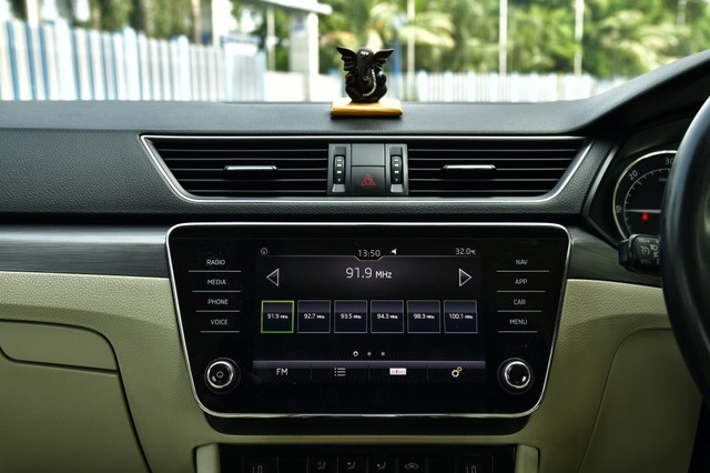 Second-hand 2018 Skoda Superb Style 2.0 TDI AT for sale in Kolkata-9