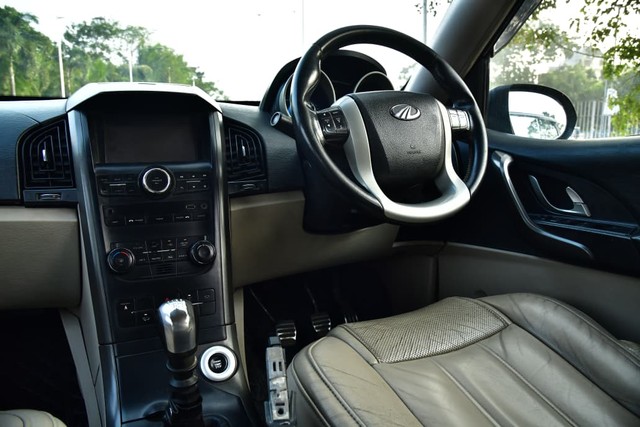 Second-hand 2017 Mahindra XUV500 R W10 FWD for sale in Kolkata-11