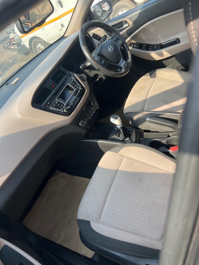 Second-hand 2014 Hyundai i20 Asta 1.2 for sale in Thane-8