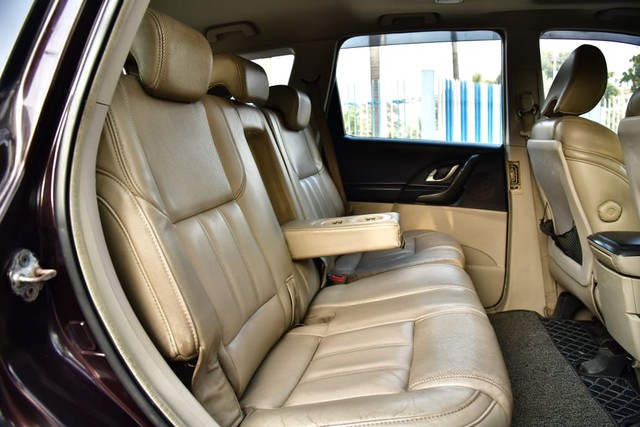 Second-hand 2017 Mahindra XUV500 R W10 FWD for sale in Kolkata-7