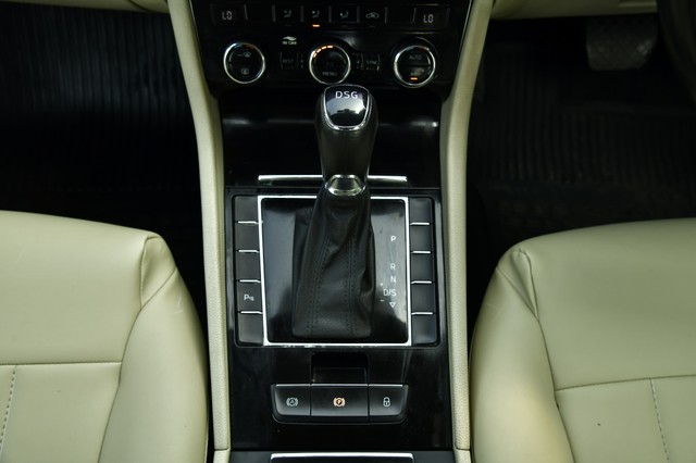 Second-hand 2018 Skoda Superb Style 2.0 TDI AT for sale in Kolkata-21